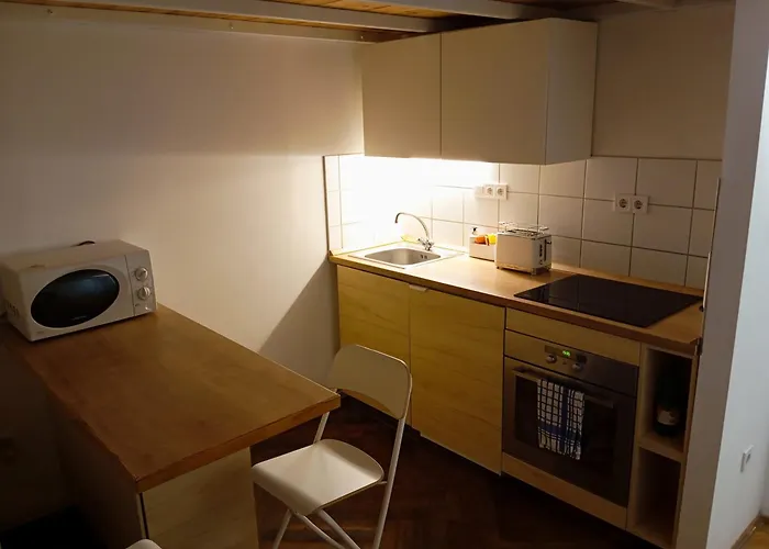 Cozy In Near Ruined Bars Apartment
