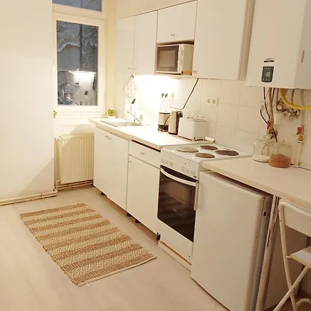 Cozy In Near Ruined Bars Apartment *