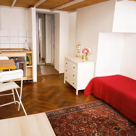 Cozy In Near Ruined Bars Apartment Budapest